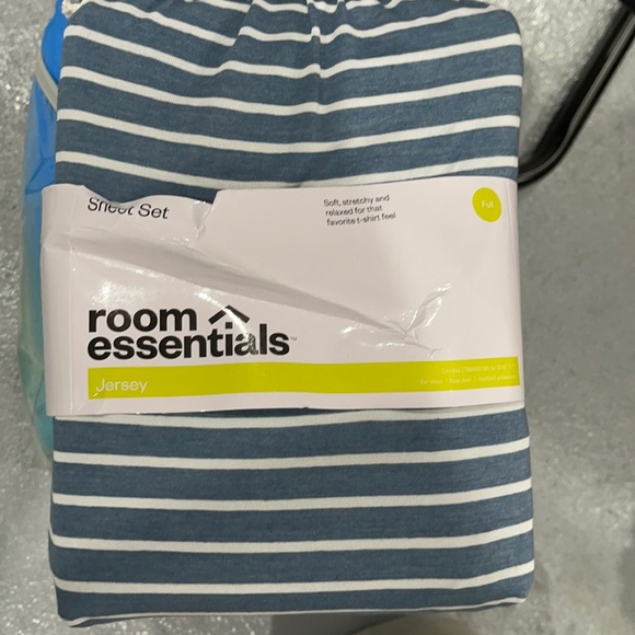 🥳SOLD🥳💙room essentials sheet set💙 - Picture 2 of 4